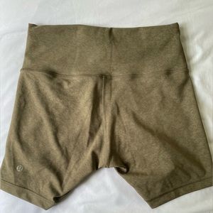 Lululemon Wunder train shorts 6”
